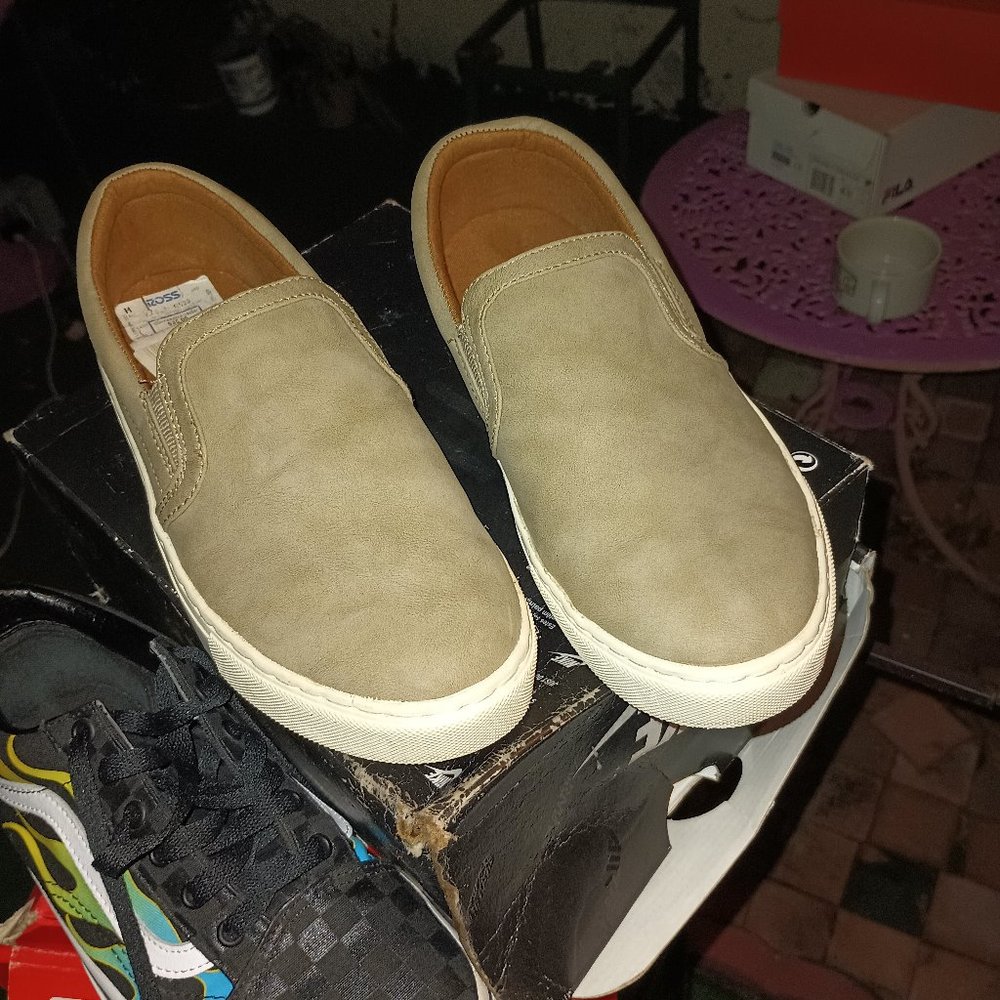 Cool casual slip ONS like new